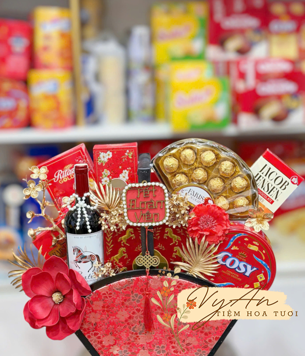 Giỏ quà TẾT 2026 hình quạt 10 món SET07